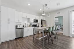 Stylish 2BR/2BA Suite | Mins to Universal & Disney